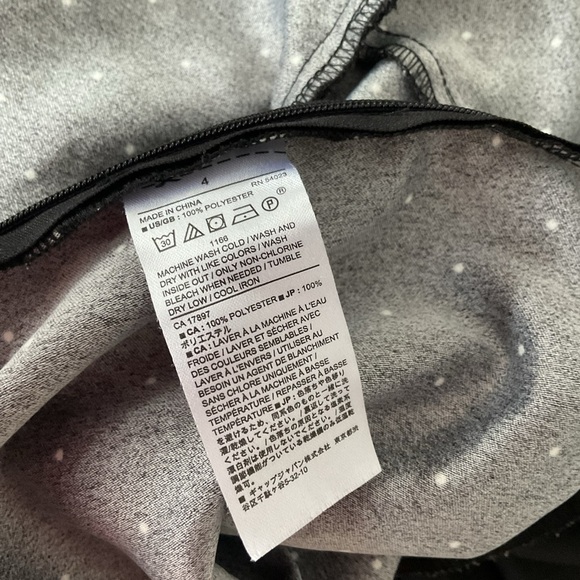 Banana Republic romper jumpsuit polka dot, waist belt, side zip, wider leg - Picture 3 of 9